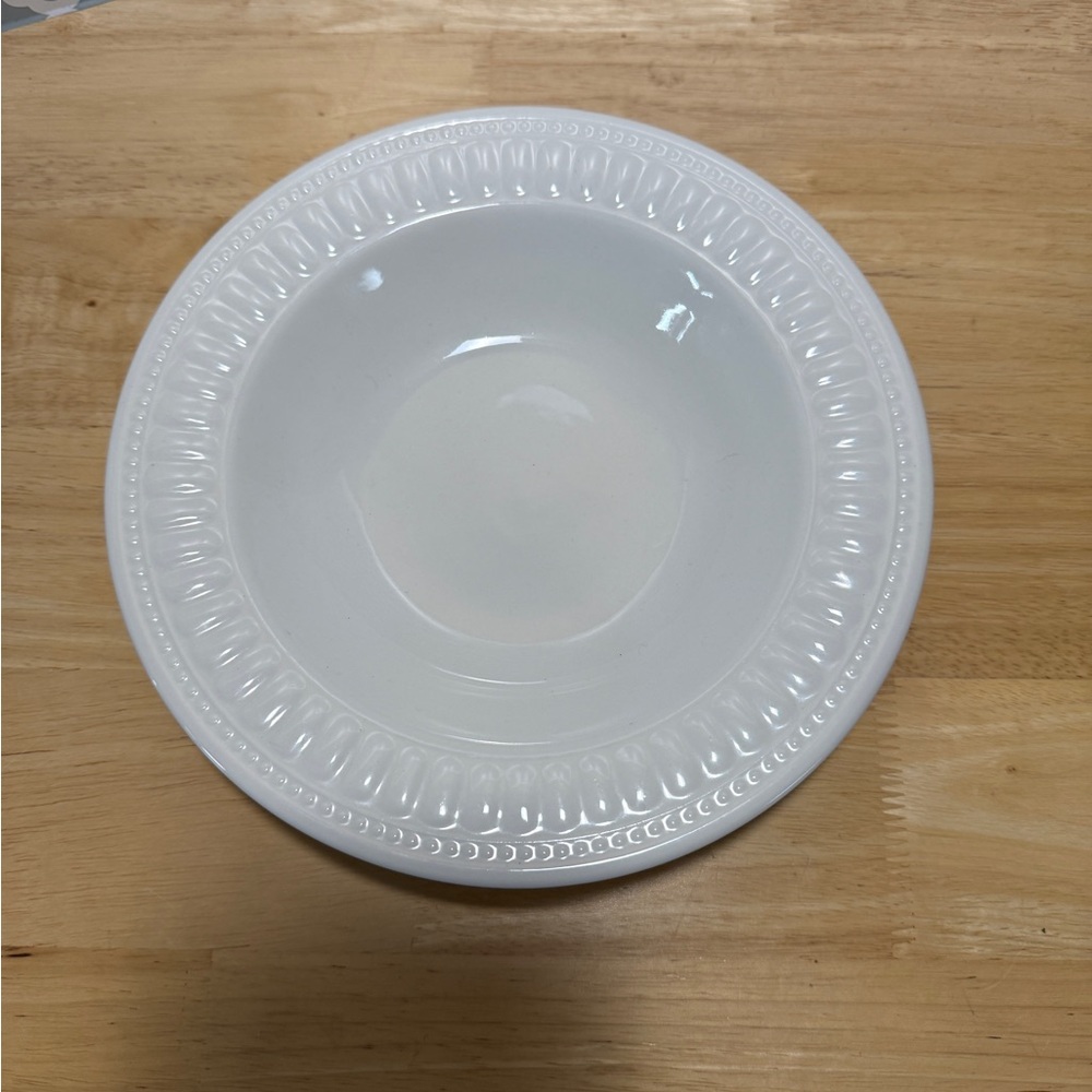 Royal Linen White Serving Bowl – Embossed Rim – Stoneware